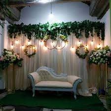 A Must Try Rustic Chic Wedding Tips So Kindly Get These Simple Eye Pleasing Wed Diy Wedding Backdrop Wedding Stage Decorations Wedding Decorations On A Budget