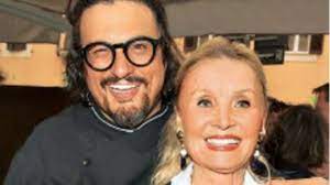 Mamma è più brava di. Alessandro Borghese Mia Madre Barbara Bouchet Mi Sculacciava Con Un Cucchiaio Di Legno Gossip Brevenews Com