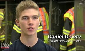 18岁高中生考取消防员勤工助学做了件轰动社会的大事(视频/图)