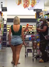 Explore Justpeacchyyy's captivating curves and SSBBW charm