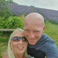 Can anyone recommend a professional oven cleaner and professional carpet  cleaner please for end of tenancy due out