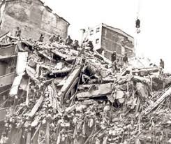 Pe 4 martie 1977, la ora 21.22, românia a fost lovită de un cutremur cu magnitudinea de 7,2 grade pe scara richter, cu efecte devastatoare asupra româniei. 4 Martie 1977 Marele Cutremur Ce Blocuri S Au PrÄƒbuÈ™it In BucureÈ™ti Evenimentul Zilei