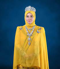 Tengku puan pahang tunku azizah memasak untuk mangsa banjir загрузил: Tuanku Canselor Universiti College Of Yayasan Pahang Ucyp