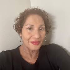 عندما ألهم أرسم وأهرب! لا أحد في لوس أنجلوس يحتاج إلى فساتين ولكن المال  سيساعد وسيتم التبرع بهذه اللوحة عند بيعها مباشرة مثل تذاكر FW هذا الموسم.  ♥️♥️