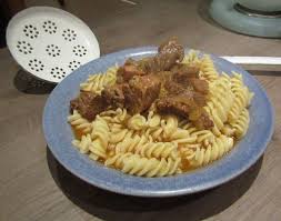 Mensch Was War Das Damals Lecker Wenn Es In Der Schulkuche Gulasch Mit Makkaroni Oder Spirelli Gab Die Nudeln Waren Zwar Gulasch Leckeres Essen Essen Rezepte