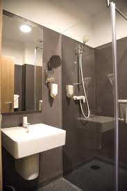 13 decembrie no 96, en tractorul, a 5 km del centro de braşov. Hotel Lux Divina Brasov Romania Camere Si Tarife Disponibile