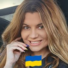 kristincavallari introduces Jimmy to her new workout obsession: moon shoes!  😂