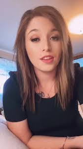 Samantha Emmons's Instagram, Twitter & Facebook