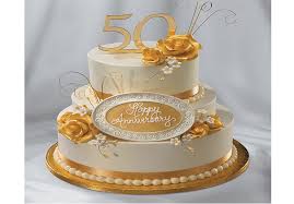 This comprehensive anniversary gift guide is here to help you and your loved ones celebrate wedding anniversaries with thoughtful gift ideas for every happy year of marriage! Trend Setting Ideas For Wedding Anniversary From First To 25th To 50th