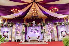 Dekorasi tenda pernikahan di rumah gold maroon. Jasa Pernikahan Wedding Organizer Jakarta Gigihweb