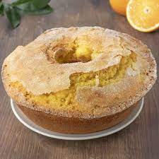 Fate caramellare qualche cucchiaio di zucchero con poca acqua, immergetevi la scorza di 1/2 arancia e la scorza del cedro tagliati a filetti, quindi fateli raffreddare su un piatto unto di olio. Benedetta Rossi On Instagram Ciambella Soffice All Arancia Ingredienti 4 Uova 200 Gr Di Zucchero La Buccia Grattu Ricette Dolci Ricette Dolci