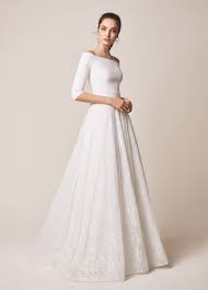 Liebe bräute und freunde von brautmoden galina, gemeinsam mit dir finden wir für. Boutique Marine Jarrige A Brive Createur Jesus Peiro Modele 133 Robe Crepe Dentelle Robesdemariee Haut Kleider Hochzeit Brautmode Hochzeit Kleidung