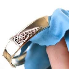 Cleaning Jewelry Clean Jewelry With Gin It S The Perfect Accompaniment For An Exquisite Meal And Close Frien Summer Jewelry Cleaning Jewelry Homemade Jewelry
