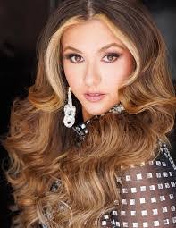 Jennifer Kral's Instagram, Twitter & Facebook