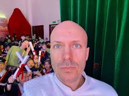 English teacher seeking full-time position in Vietnam