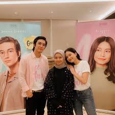 Nonton film geez & ann (2021) subtitle indonesia. 10 Potret Penulis Novel Rintik Sedu Idola Millennials Nih