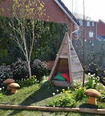 tipi indien de jardin diy coin de jeux d enfants ou tuteur pour les grimpantes jardins en bois jardin pour enfants jardins