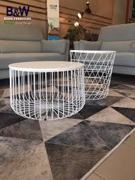 Potongan kopi moden ini adalah contoh sempurna bagaimana sekeping kayu mentah dibiarkan utuh untuk membuat perabot yang dramatik. Meja Kopi Yang Elegan Moden B W Gudang Perabot Facebook