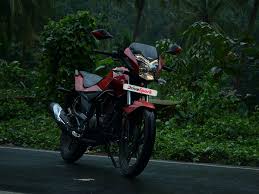 We decided to put their newest 150cc entrant to the test through some of the most extreme roads in south india. Hero Xtreme Review 2014 Double Disc Model Drivespark Reviews