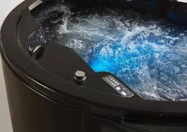 E bellissimo fare in bagno insieme.magari fai anche un po di amore Come Riempire E Svuotare La Vasca Idromassaggio Vascaidromassaggio It