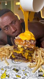 It’s a cheesy lava mountain of meat! 🍔 🧀 @burgerpointofficial • 📍2115