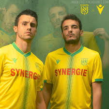 Téléchargez le calendrier 2020/2021 pour votre fond d'écran ou au format. Fc Nantes 21 22 Home Kit Released Footy Headlines