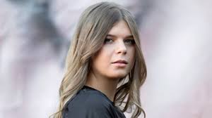 Teen to follow footsteps of Anne Hathaway