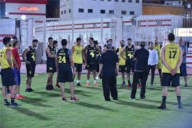 وسادت لحظات الفرحة بالتتويج احتفالات. Ù„Ø§Ø¹Ø¨Ùˆ Ø³Ù„Ø© Ø§Ù„Ø²Ù…Ø§Ù„Ùƒ ÙŠÙ‡Ø¯Ø¯ÙˆÙ† Ø¨Ø§Ù„Ø§Ù†Ø³Ø­Ø§Ø¨ Ù…Ù† Ù…Ø¨Ø§Ø±Ø§Ø© Ø§Ù„Ø·ÙŠØ±Ø§Ù† ÙÙŠ Ø§Ù„ÙƒØ£Ø³ Ø¨Ø·ÙˆÙ„Ø§Øª