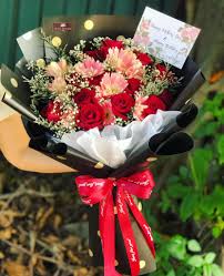 Royal Flowers Happy Birthday Mom Red Roses Daisy Facebook I hope all your birthday wishes and dreams come true. happy birthday mom red roses daisy