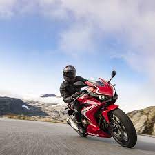 Cbr, former call sign of radio station cbu in vancouver, british columbia, canada. Honda Cbr 500 R Fahrbericht Bilder Daten Preis Adac