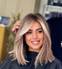 Annette Mestas's Instagram, Twitter & Facebook