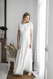 Mariage Lorafolk Lance Une Ligne De Robes De Mariee Prete A Marier A Moins De 1200 Robe De Mariee Civile Robe De Celebrites Lorafolk