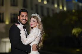 وأقيم حفل القرآن وسط عدد من الأصدقاء المقربين والأقارب والمطرب محمد شاهين، وتم عقد القران على يد مأذونة. Qz3kgq Iw90yym