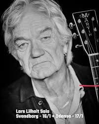 🎤✨ Intim Samtalekoncert med Andreas Bo ✨ 18. FEB 2026 ✨ Vi inviterer til  en helt særlig aften, hvor humor, musik og nærvær går hånd i hånd. Oplev  Andreas Bo som du