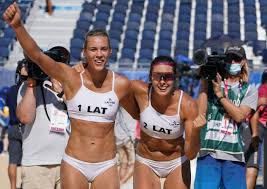 Beach volleyball was a demonstration sport at the 1992 summer olympics in barcelona, at which sinjin smith and randy stoklos won the men's tournament, and karolyn kirby and nancy reno won the women's. Kz23ssxdrcb1dm