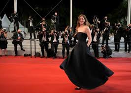 Jun 03, 2021 · bare ni norske spillefilmer har vært plukket ut til hovedkonkurransen siden festivalens begynnelse i 1946. Cannes Festivalgoers Fall For Gloriously Sweet Norwegian Film The Local