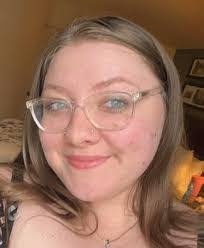 Kelly Hillman's Instagram, Twitter & Facebook