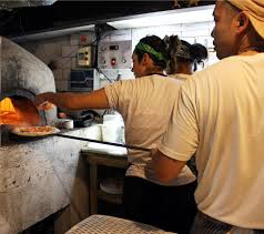 Ferro E Farinha No Rio Feita Por Um Americano Esta Uma Das Melhores Pizzas Do Brasil Farinha Pizzaiolo Ferro