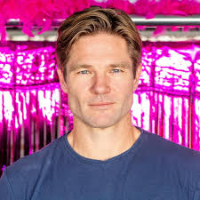 Fik angstanfald midt i supermarkedet: David Owe taler ud om nedturen