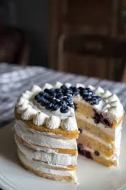 Recette De Layer Cake Citron Myrtilles Un Gateau Simple Et Rapide A Realiser Pour Les Anniversaires Recette Recipes L Myrtille Recettes Sucrees Layer Cake