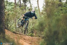 Die verbindung von schuh und pedal sorgt dafür, dass du mit weniger aufwand mehr kraft auf dein rad überträgst, da du auch beim hochziehen deines fußes die pedale bewegst. Die Besten Mtb Schuhe Fur Den Trail Einsatz 6 Klick Modelle Im Test Enduro Mountainbike Magazine