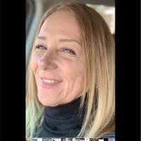 Holly Mansour's Instagram, Twitter & Facebook