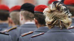 Die haare werden auf stoppellänge geschnitten und die kopfhaut des mannes. Haar Und Barterlass Streit Um Frisur Von Soldaten Karriere Sz De