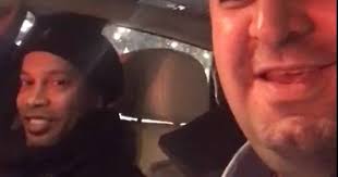 Ik kan het bijna niet geloven. Zeeuwse Miljonair Salar Azimi Pronkt Met Ronaldinho In Zijn Auto We Gaan Feesten Bn Destem Oozo Nl