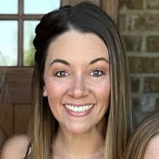 Shannon Slaton's Instagram, Twitter & Facebook