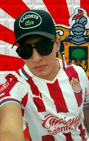 Un fuerte abrazo a todos los hombres cuya máxima razón de sus esfuerzos es  la felicidad de sus familias. A todos ustedes, forjados en el fuego de su  voluntad y poseedores de