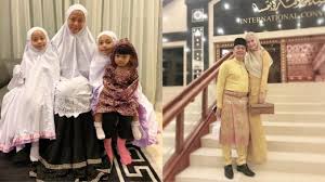 Saya juga terlibat dengan bisnes hijab yang diberi nama anggun anggerik shawl hijab, kata rebecca kepada. Sepatutnya Tahun Ini Giliran Beraya Di Kampung Rebecca Nur Al Islam Himpunan Lawak Kita