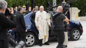 Duminică, 5 iunie 2011, goran bregović va susţine un concert în parcul plumbuita (cartier colentina) din bucureşti. Avertisment Papal In Romania Romania Dw 01 06 2019