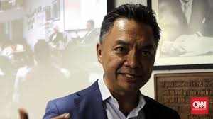 He resigned from his ambassador post in september 2013 to pursue a presidential primary bid. Kondisi Dino Patti Djalal Membaik Usai Positif Covid 19