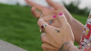 Animated Gif About Pink In Harry Styles Gifs By Tay But it's not the first time harry has been spotted wearing nail polish.